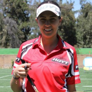 Linda Ochoa descarta cambiar a arco recurvo