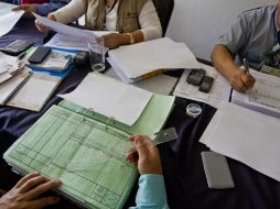 La derecha insiste en que ha habido un fraude en su contra y que se han encontrado más de 100 irregularidades en actas. AP /