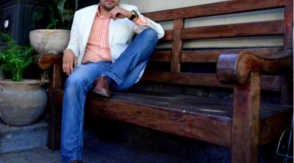 Santoscoy prepara una exposición de arte abstracto que invadirá la sala 'Sixto Ibarra'.  /