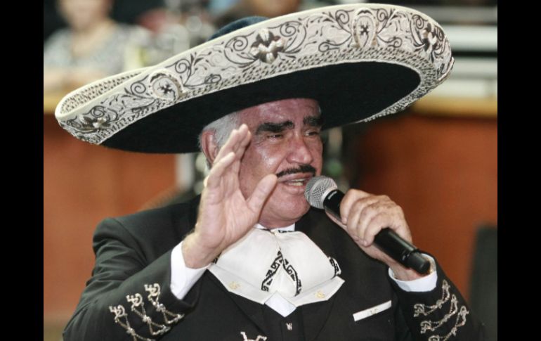 'Mano a mano. Tangos a la manera de Vicente Fernández' contiene 12 temas, dirigido y producido por el cantante. ARCHIVO /