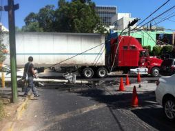 La calle López Cotilla quedo cerrada desde Chapultepec hasta Progreso. Imagen de @Trafico_ZMG. ESPECIAL /
