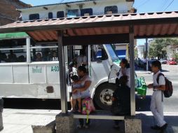 Usuarios del transporte público de Puerto Vallarta denuncian las malas condiciones de éste.  /