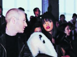 Diva. La cantante disfrutó de la pasarela de Chanel, donde se dejó ver en la primera fila.INSTAGRAM  /