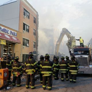 Cifra de muertos por colapso en NY asciende a siete