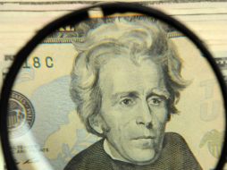 El dólar se compra en un mínimo de 12.79 pesos. ARCHIVO /