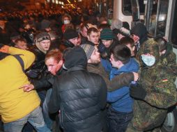 Ucranianos se manifiestan contra la 'política agresiva' de Rusia y su presión militar. EFE /