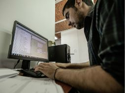 Una competencia necesaria para conseguir empleo es tener un buen manejo de la computadora. ARCHIVO /