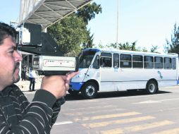 Circular a velocidad excesiva es una de las faltas más comunes que denuncian los usuarios;el límite debe ser de 50 kilómetros por hora. ESPECIAL /