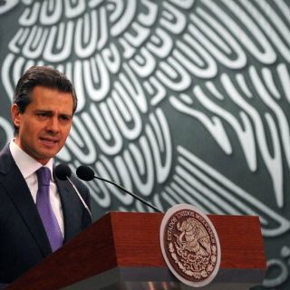 Enrique Peña Nieto gana 120 mil pesos mensuales