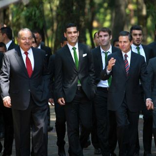 Peña Nieto recibe al equipo León en Los Pinos