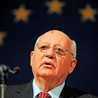 Gorbachov llama a evitar una nueva 'guerra fría' por Crimea