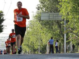 Conforme pasen los corredores se reabrirá el paso a los vehículos. ARCHIVO /