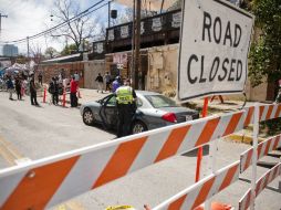 La policía cerró la calle donde ocurrió el accidente. EFE /