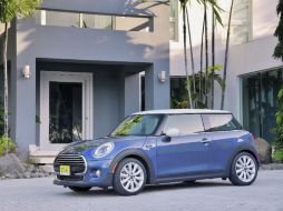 El compacto 'premium' Mini Cooper, contará con dimesiones más grandes.  /
