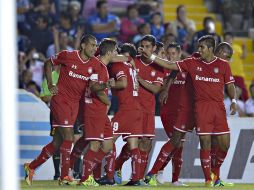 Los jugadores del Toluca celebran una de las anotaciones en el partido. MEXSPORT /