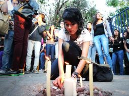 Al cumplirse ocho días del accidente afuera de la prepa 10 de la UdeG, jóvenes recordaron a María Fernanda Vázquez.  /