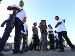 Grupos de autodefensas se mantienen en diferentes localidades de Michoacán. ARCHIVO /