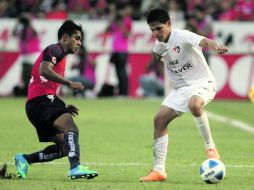 El juego ofensivo de Alfonso González (der), canterano rojinegro, dio movilidad al equipo de Tomás Boy. MEXSPORT /