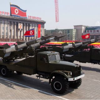 Corea del Norte lanza diez misiles hacia el mar