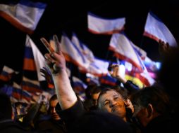 Manifestantes crimeos celebran los resultados del referendo. AFP /
