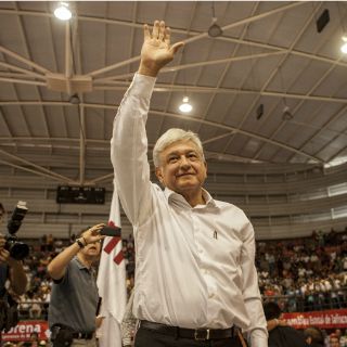 Morena contenderá en 10 procesos electorales en 2015: López Obrador