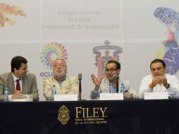 Alfredo Quiñones acompañado de Fernando Savater en el marco de la Feria Internacional de la lectura en Yucatán. ARCHIVO /