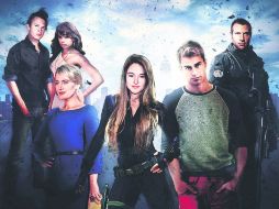 Protagonista. Shailene Woodley (centro) encabeza el reparto de esta historia.  /