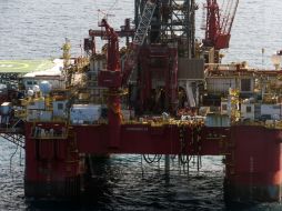 En la reparación de ductos el gasto de la paraestatal también se ha disparado. ARCHIVO /