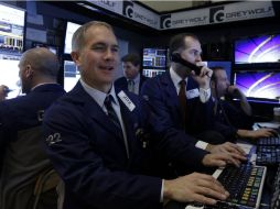 Desde los primeros compases de la jornada los operadores se decantaron por las compras. AP /