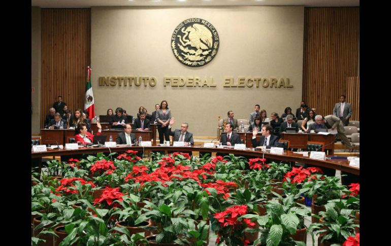 Consejeros del IFE dijeron estar a disposición de legisladores para la elaboración de leyes que permitan la operatividad del INE. ARCHIVO /