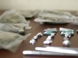 Al detenido se le aseguraron varios envoltorios con diferentes tipos de droga. ARCHIVO /