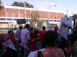 Los partidarios del movimiento político se reunieron con pancartas y mantas en la glorieta de La Normal.  /