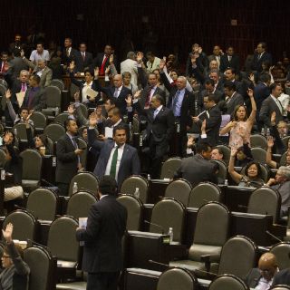 Diputados aprueban pensión universal y seguro de desempleo