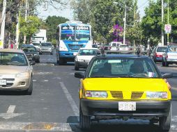 A pesar de que en algunas calles la presencia de un tope ayuda a prevenir accidentes,en la ZMG existe una 'epidemia' de estas obras.  /