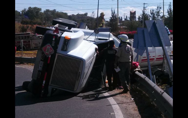 Al lugar llegaron elementos de Protección Civil y Bomberos.  /