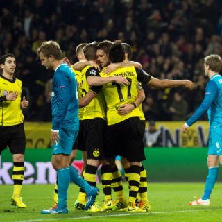 Borussia Dortmund avanza pese a derrota