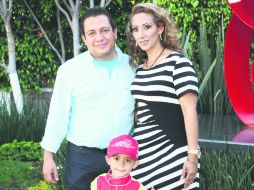 Anfitriones. Julio César Fregoso Ramírez, Magdalena Salles Pérez y Omar Alejandro Fregoso Salles.  /