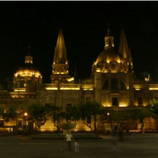 Ensayan para iluminar la catedral