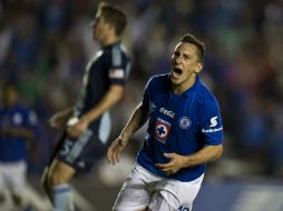 Christian Giménez completó la goleada por Cruz Azul al minuto 69. AFP /