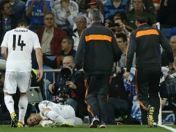 El jugador salió lesionado luego de una falta de la zaga del Schalke en Champions. AP /