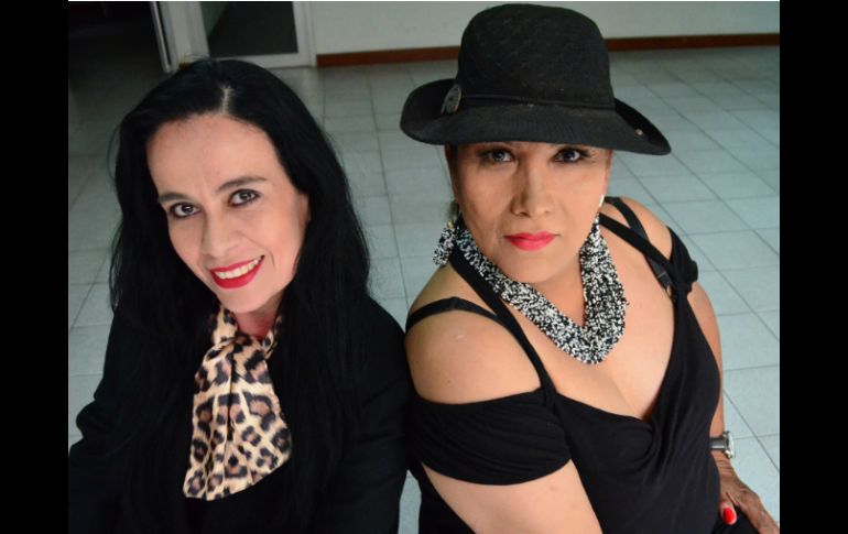 En la imagen, la directora Janeth González (izq) y la escritora Diana Dorenth (der).  /
