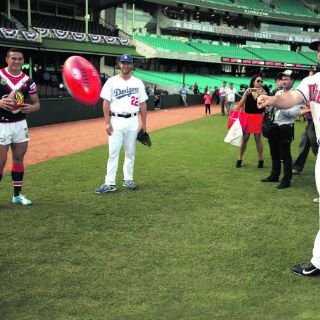 Cantan ''play ball'' del otro lado del mundo