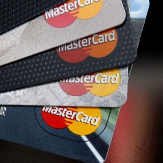 Visa y Mastercard dejan de servir a los clientes de bancos rusos