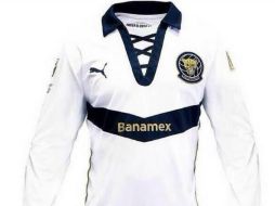 Una camiseta de color blanco con vivos en azul marino y un escudo especial conforman las novedades. Twitter: @Rulospeck. ESPECIAL /