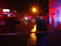 Autoridades acudieron al sitio que reveló el agresor para recoger el cadáver. ARCHIVO /