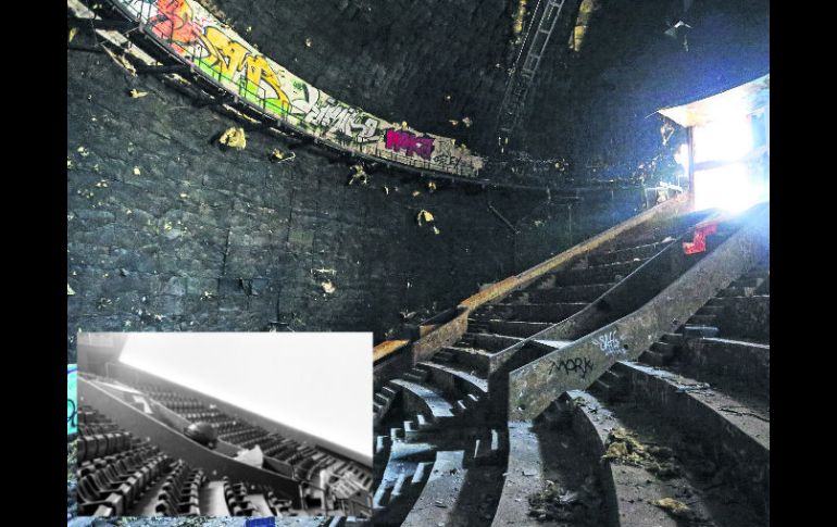 En la imagen principal se observa el estado actual del domo, que originalmente lucía como se aprecia en la imagen inferior.  /