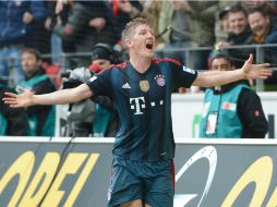 El primer gol del Bayern es por un remate de cabeza de Bastian Schweinsteiger (foto), el segundo lo marca Götze. EFE /