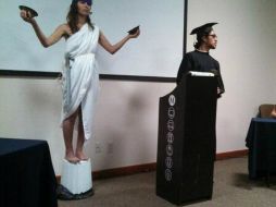 La representación, ‘'Las Acusadas'’, hace una sátira del imaginativo de la mujer en el cine: ‘’mandonas y feministas’’.  /