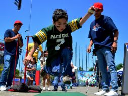 Familias completas acudieron desde este sábado a vivir la experiencia NFL en el 'Touchdown Tour'.  /