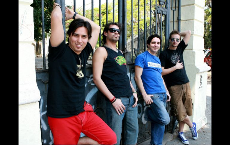 Los Caligaris, prepararon un show bastante vertiginoso y agitador, con canciones de todos los discos. ARCHIVO /